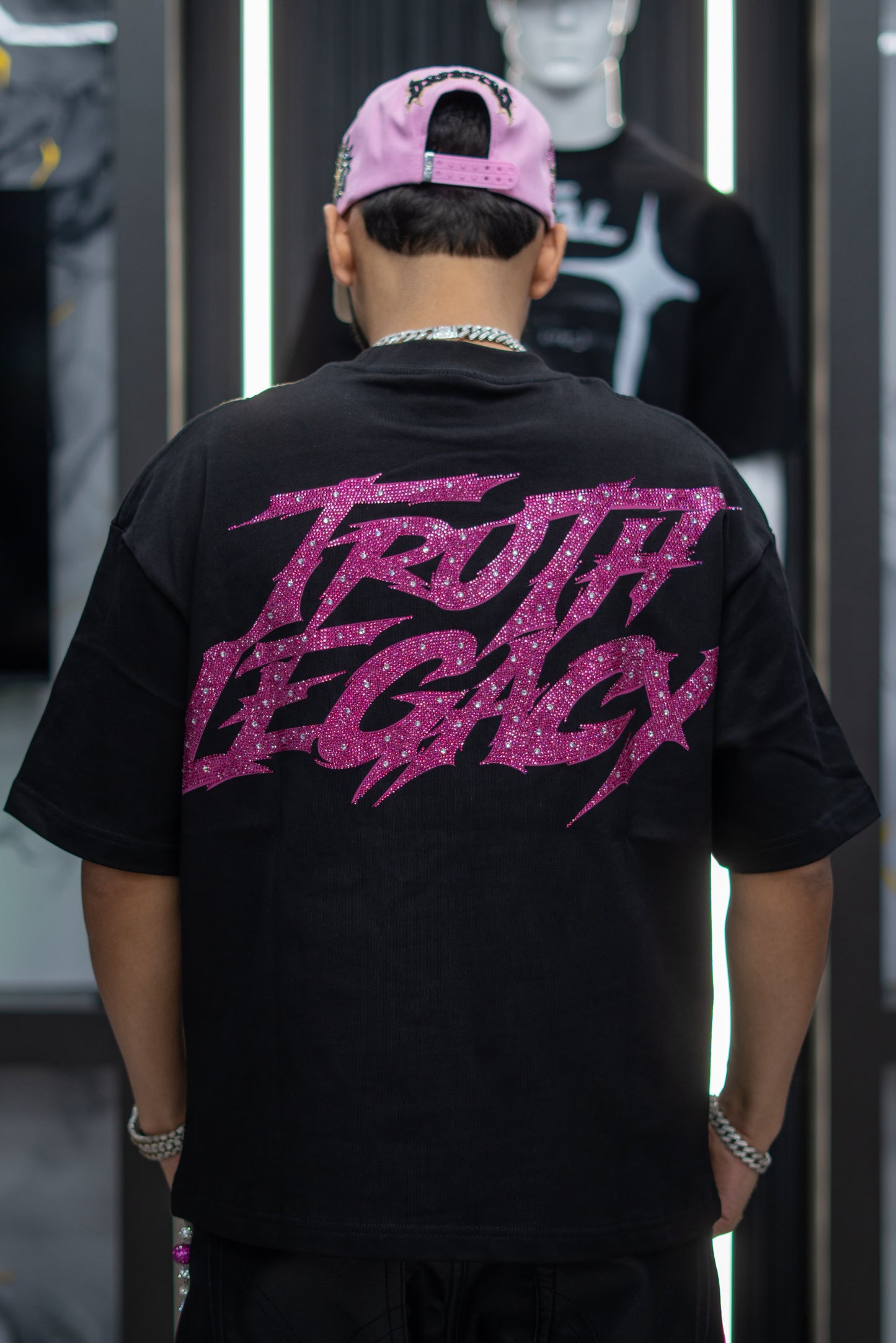 TRUTH LEGACY Basic Tee Black and pink