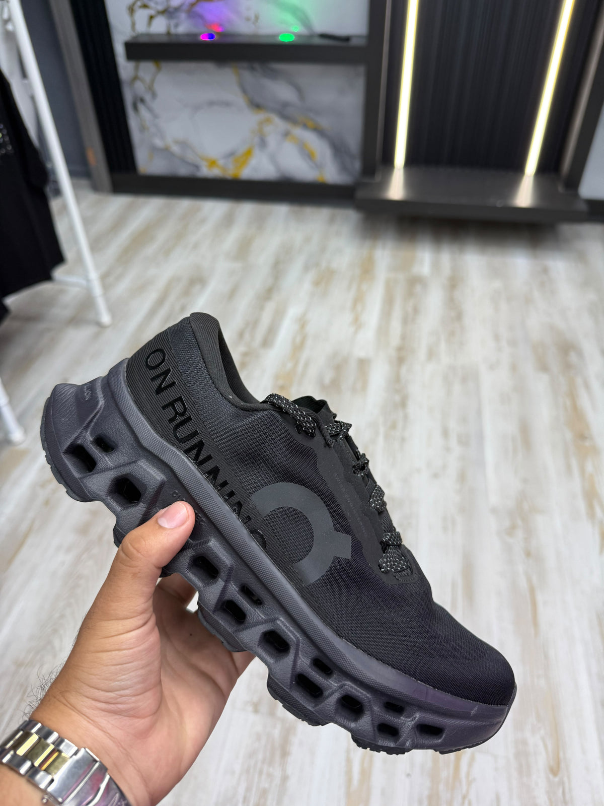 On Cloud CloudMonster 3 Black