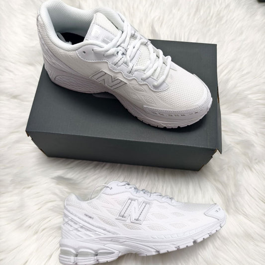 1906 ' ALL WHITE '