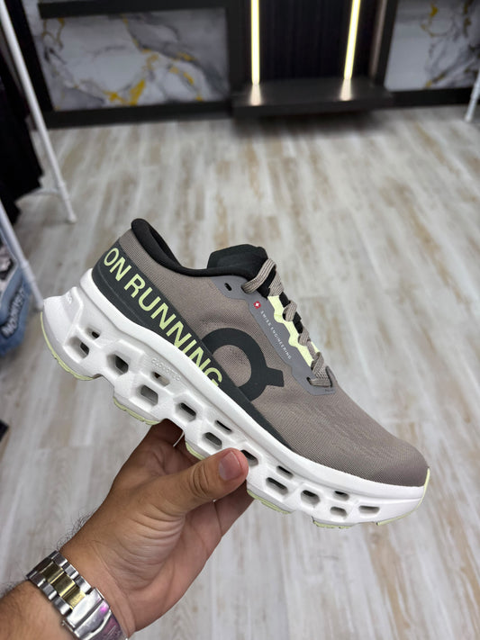 On Cloud CloudMonster 3 Gris Amarillo